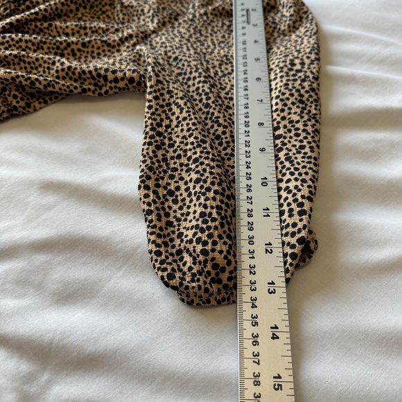 Revamped‎ Women's Leopard Print Half Sleeve Shirred Crop Top Medium V-Neck Tie - Picture 10 of 13